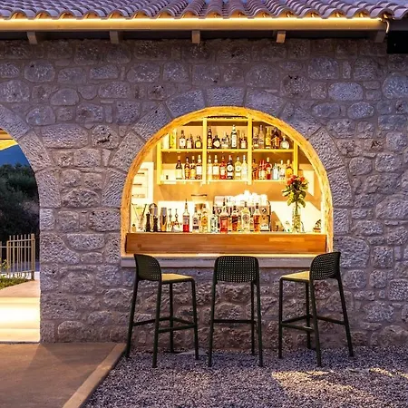 Olympia Zervea With Pool #2 Double 아파트