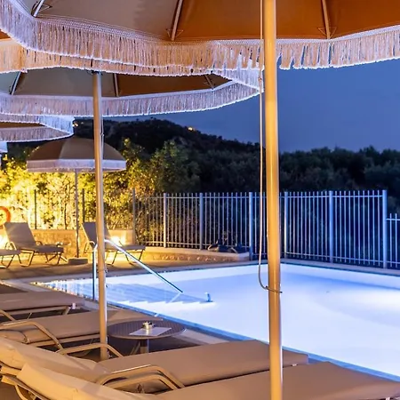 Olympia Zervea With Pool #2 Double 아파트